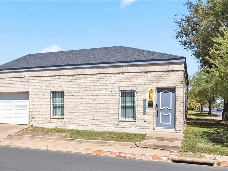 1900 La Vista Ave — Photo 2