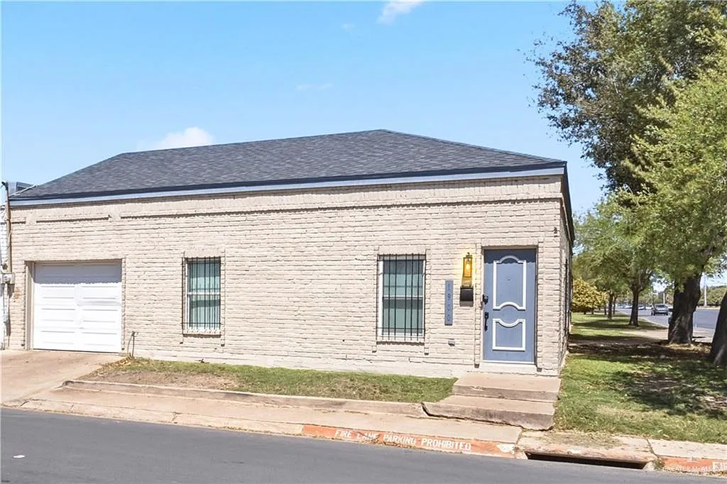 Building Photo - 1900 La Vista Ave