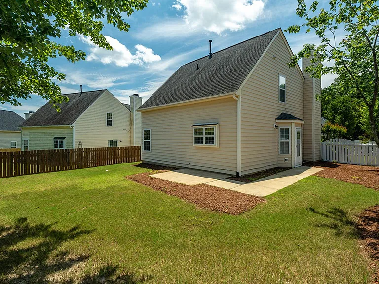 101 Thorncrest Dr — Photo 10