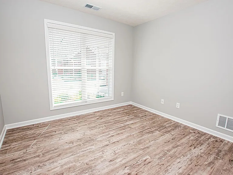 500 Eagle Pointe Dr — Photo 9