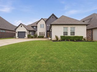 8729 S Phoenix Pl, Tulsa, OK 74132