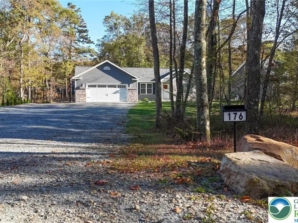 176 Lake Dr, Nesquehoning, PA 18240