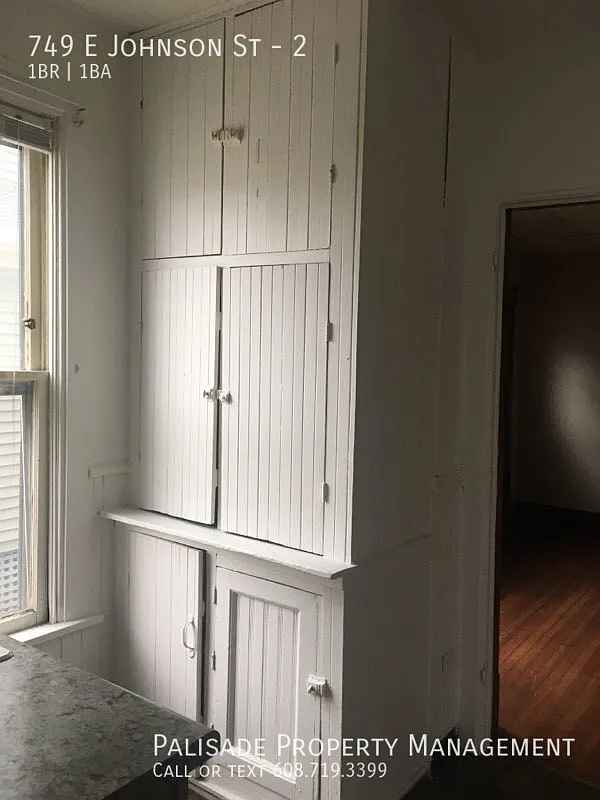 749 E Johnson St — Photo 3