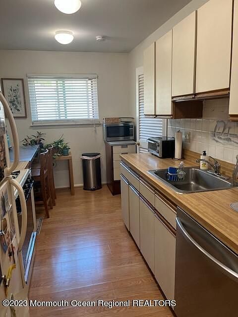 2nd image of 8 Gloria Ct Unit 8