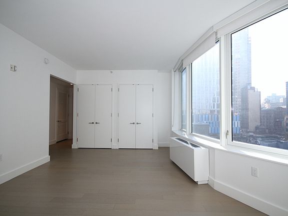 4th image of 86 Fleet Pl APT 25M