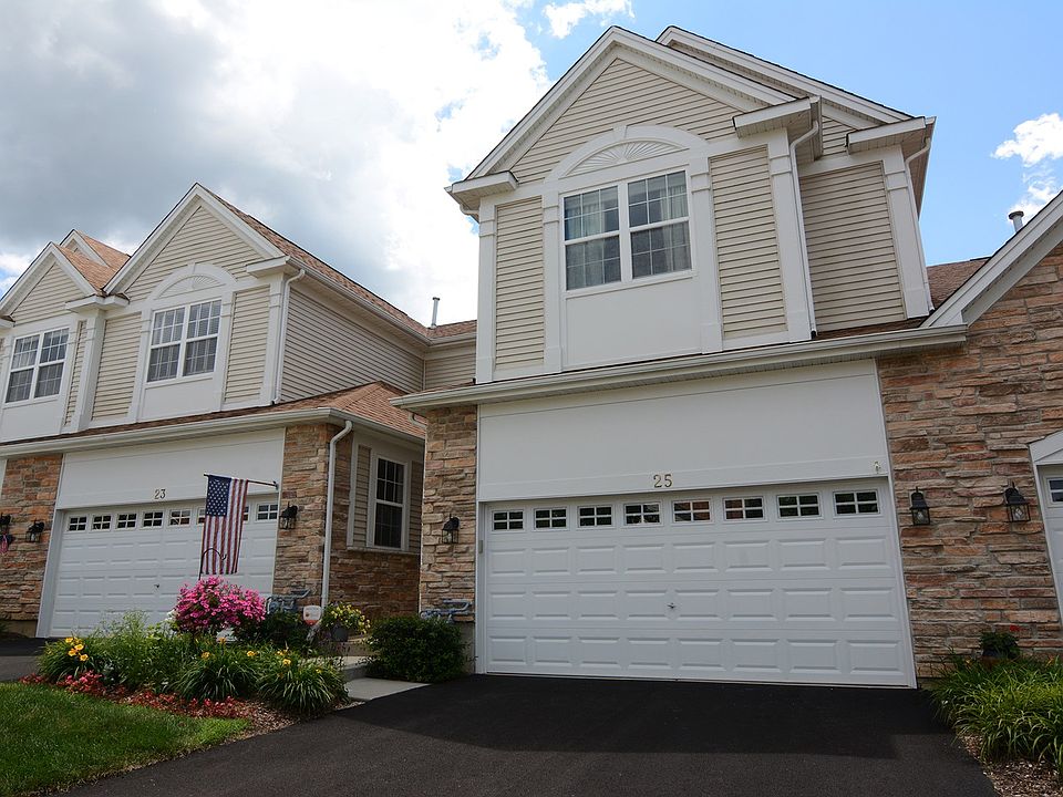 Welcome Home! 25 Kelsey Ct, Algonquin in the Winding Hill Subdivision