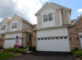 25 Kelsey Ct, Algonquin, IL 60102