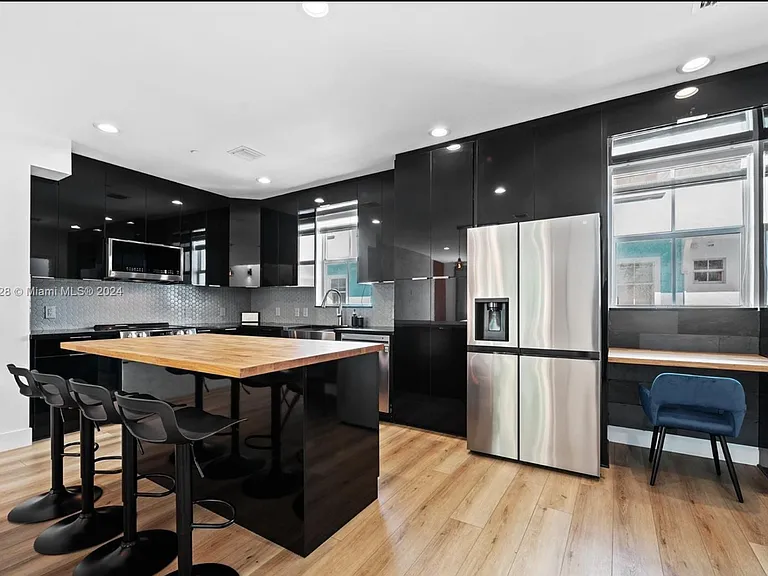 1705 Johnson St — Photo 3