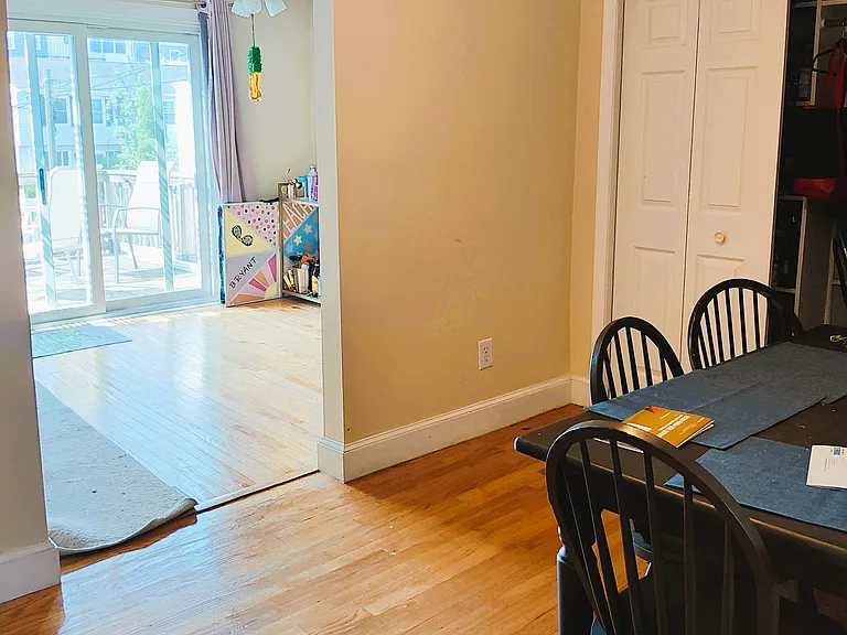 611 E 2nd St #2 — Photo 2