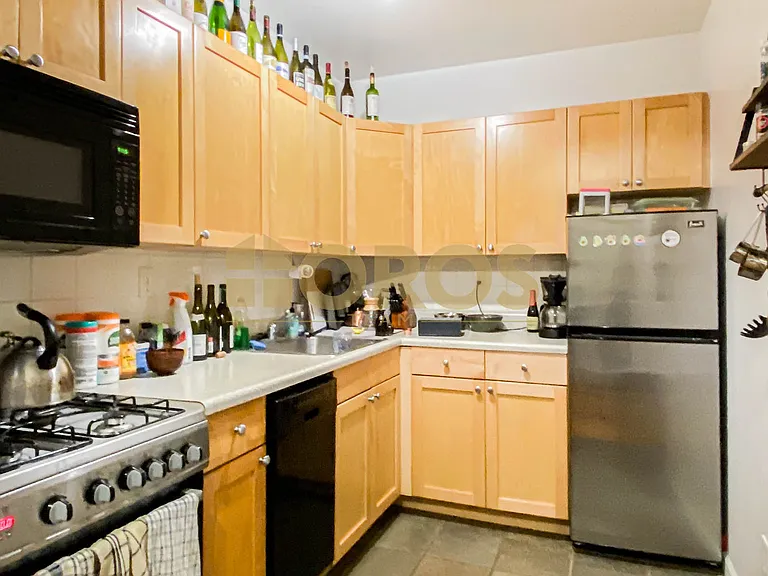 539 E 6th St #3C — Photo 3
