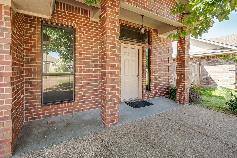 4 bed, 2567 sqft, $2,550 — Photo 4
