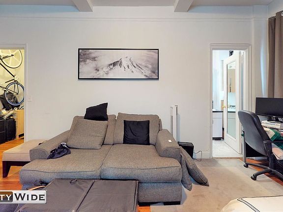 4th image of 140 E 46th St APT 6G