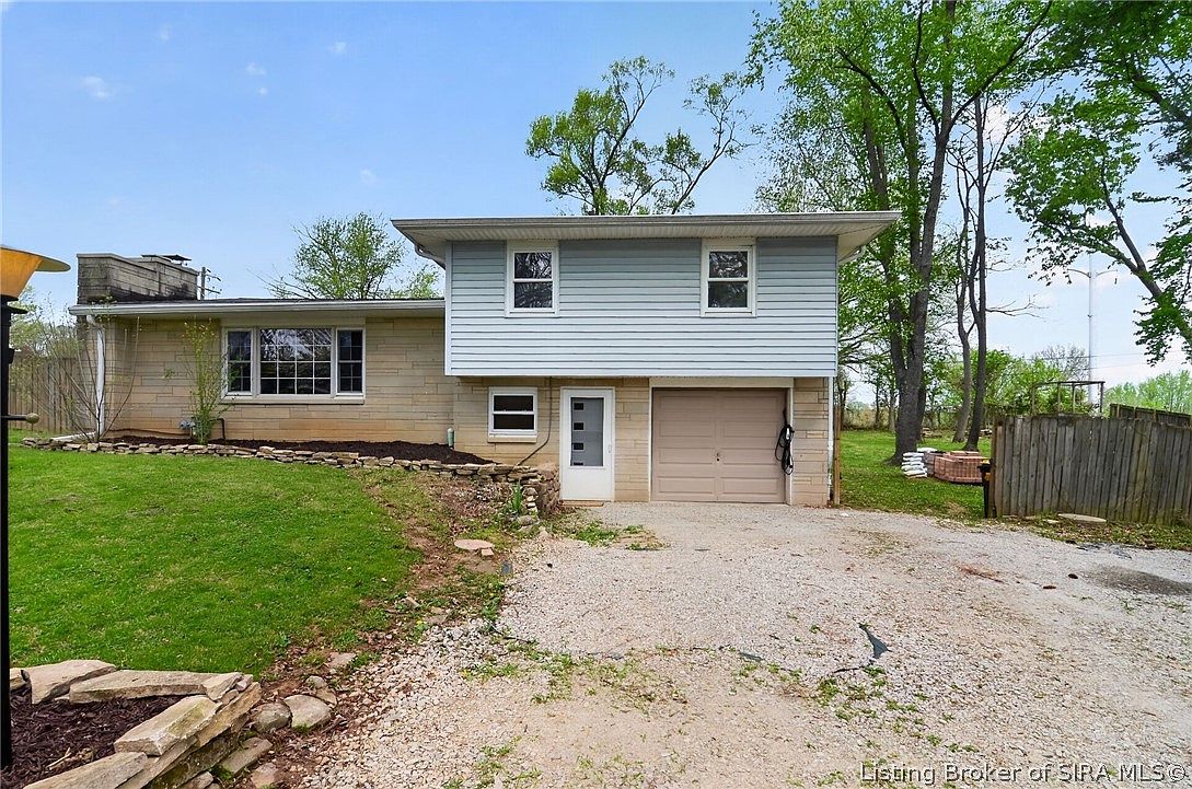 800 W Fairway Lane
