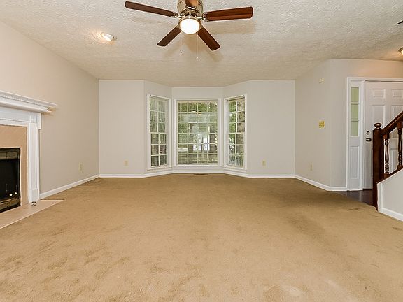 3rd image of 8661 Twin Oaks Dr