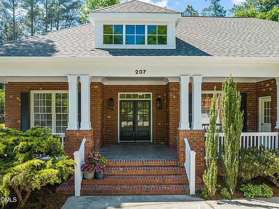 2nd image of 207 Oxfordshire Ln