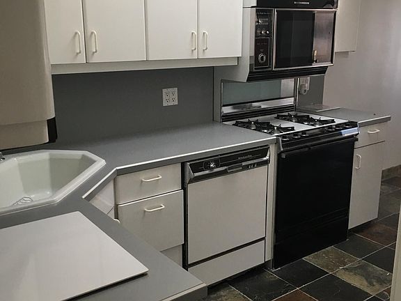 3rd image of 1580 E 66th St