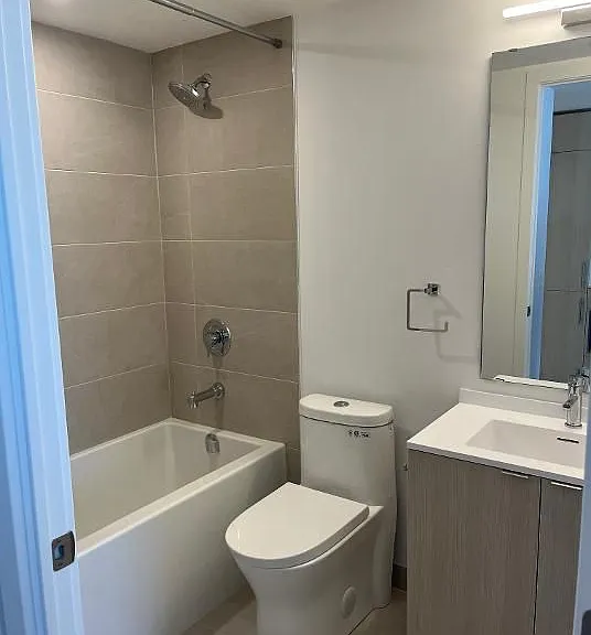 100 Queen St E #3211 — Photo 3