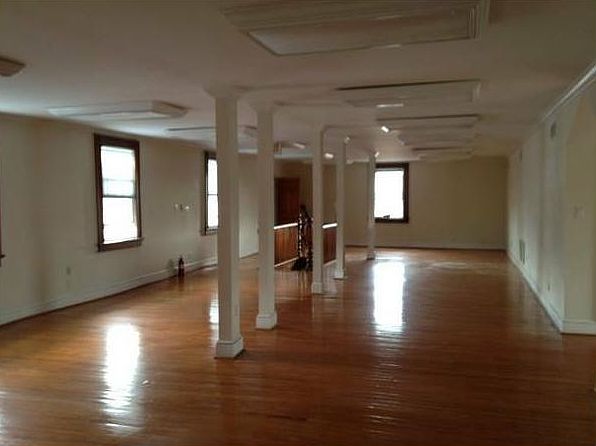 1st image of 8131 Oak St Ste 500