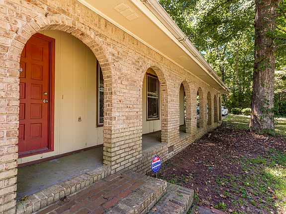 2nd image of 3076 Cleethorpes Dr