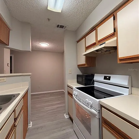 246 Afton Sq #106 — Photo 5