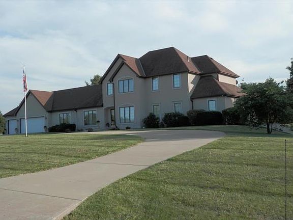 2nd image of 12 SE Summerhill Dr