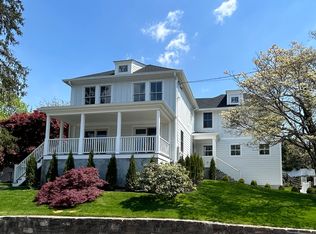 6 Schubert Ln, Cos Cob, CT 06807