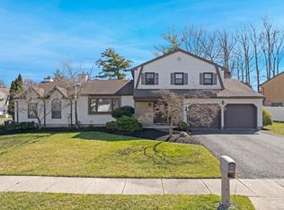 12 Tennyson St, Edison, NJ 08820