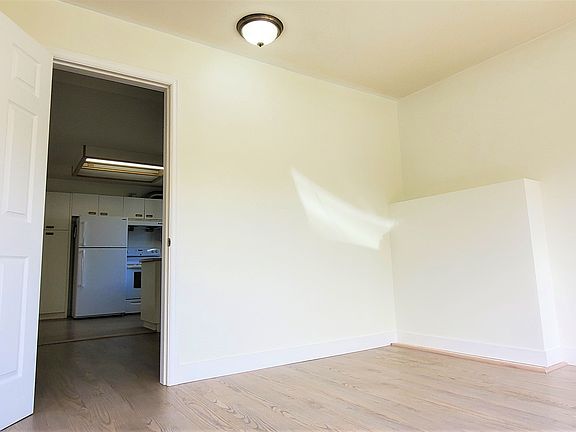 4th image of 1915 159a St