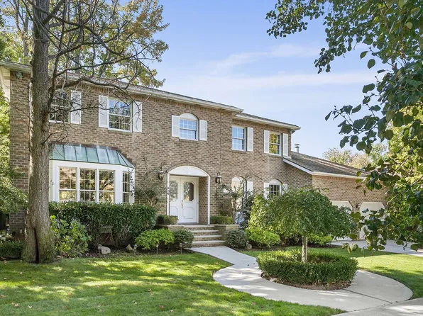 60 Dahlia Street image 1 of 18