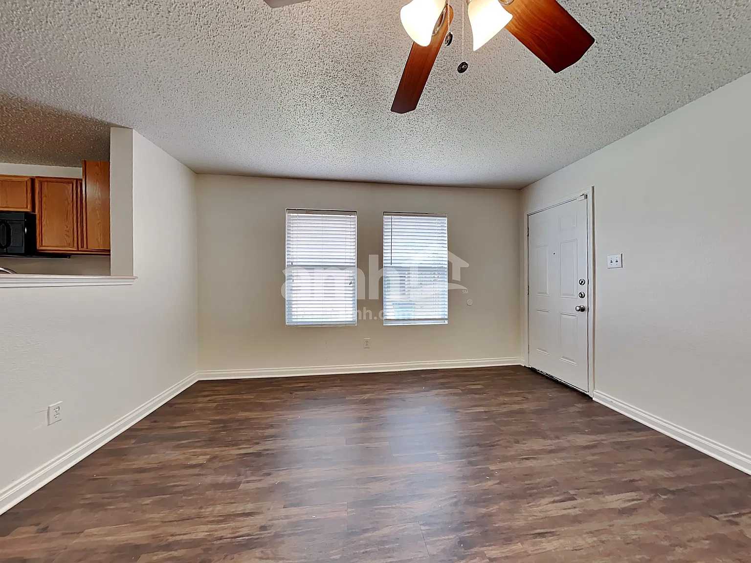 4 bed, 2.0 bath, 1421 sqft, $2,015 — Photo 4