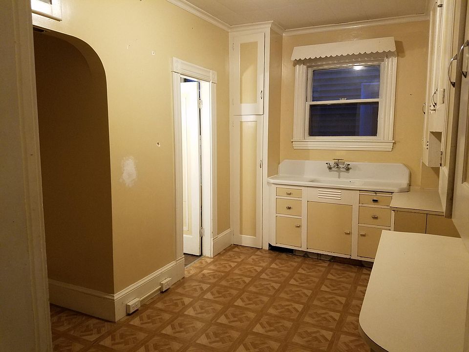 2nd image of 63 Kinsley St