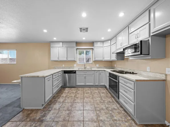 1420 E Sunset Ct, Yuma, AZ 85365