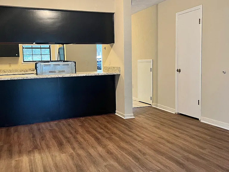 1850 Sylvan Ct — Photo 5