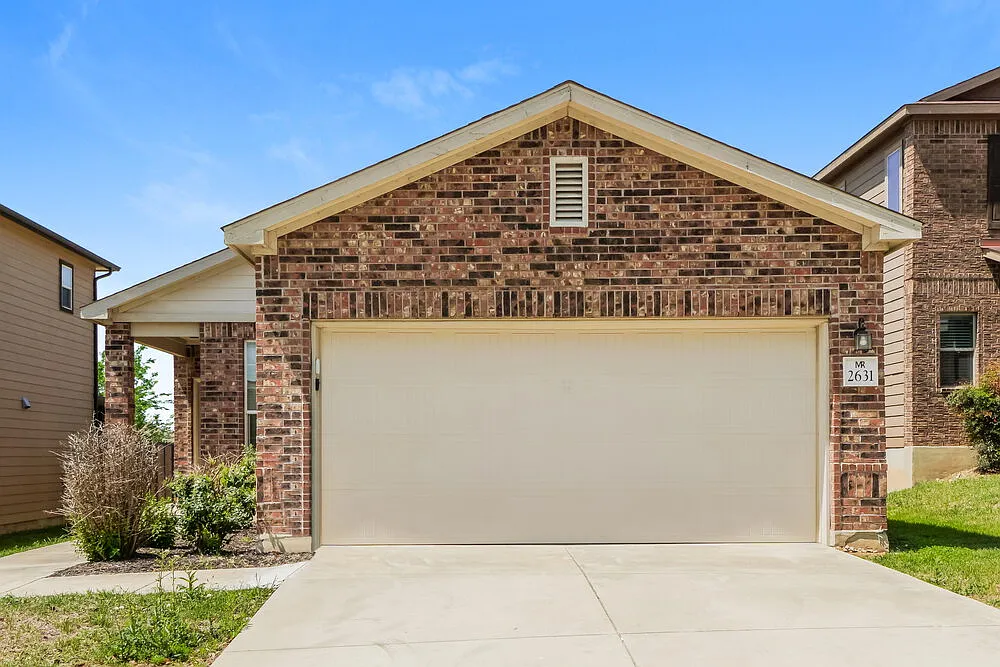 3 bed, 2.0 bath, 1355 sqft, $1,580 — Photo 1