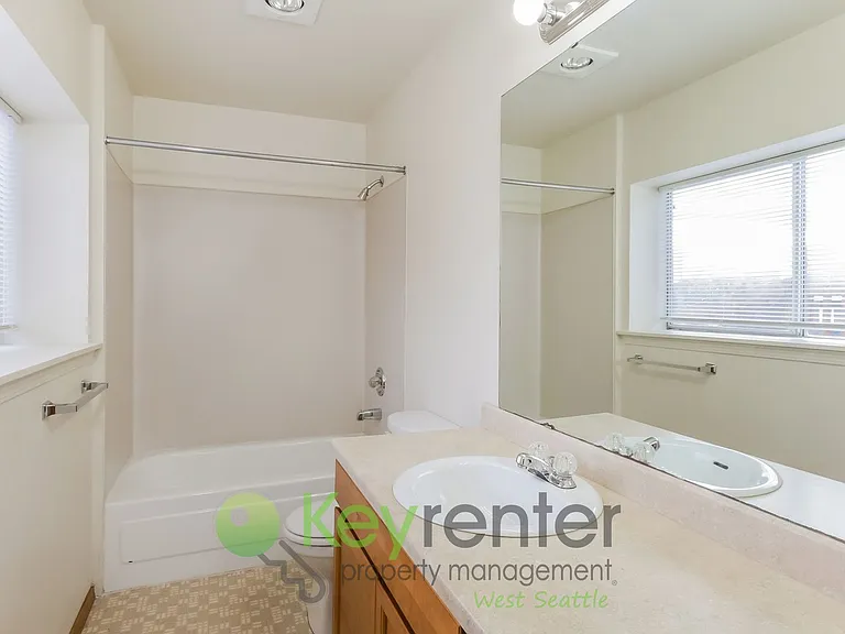 6042 Fauntleroy Way SW — Photo 27