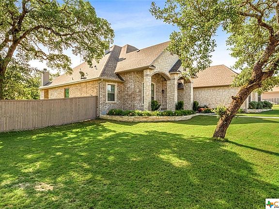 4th image of 303 Winnsboro Way