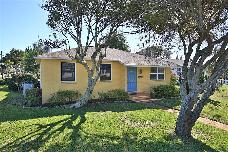 1st image of 2114 N Oleander Ave