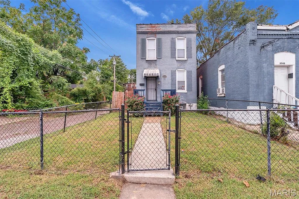 2 bed, 1.0 bath, 1088 sqft, $1,300 — Photo 1