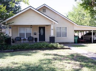 702 E Gilbert St, Henrietta, TX 76365