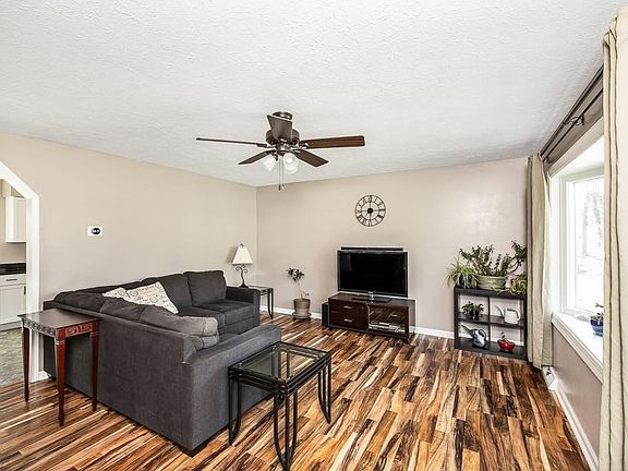 3rd image of 645 Oakwood Ave