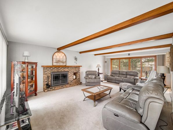 176 Fraser Ln, Hobart, IN 46342