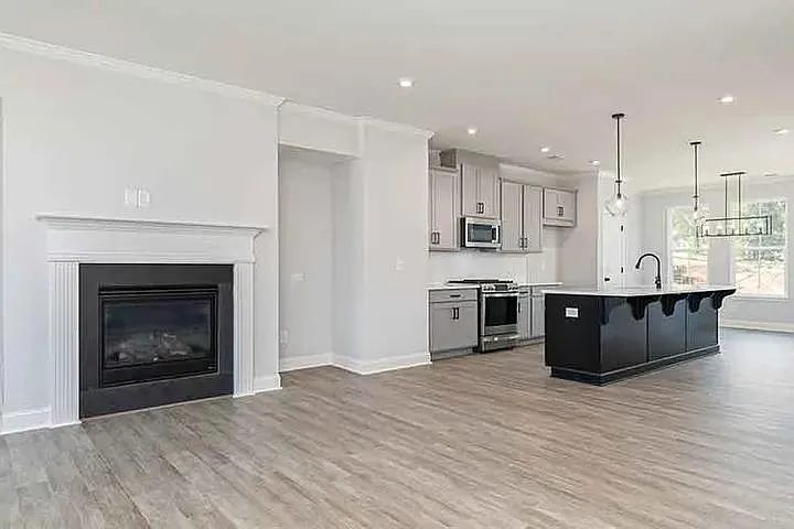 3 bed, 2.5 bath, 2005 sqft, $2,450 — Photo 3