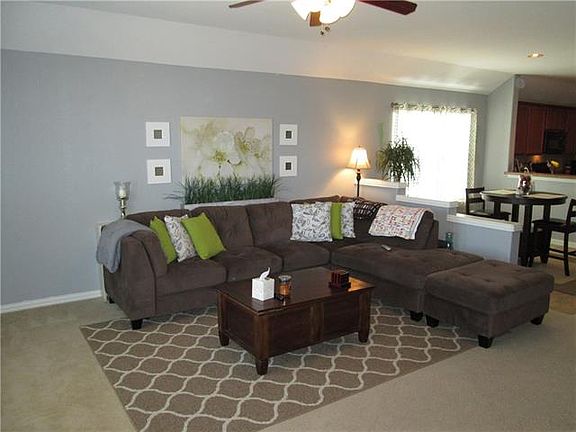 3rd image of 222 Rockbrook Dr