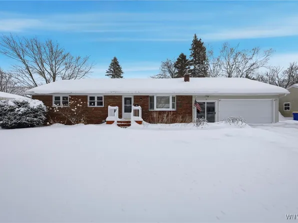14 Carolin Dr, Brockport, NY 14420