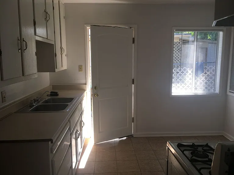 406 Niles Ave — Photo 4