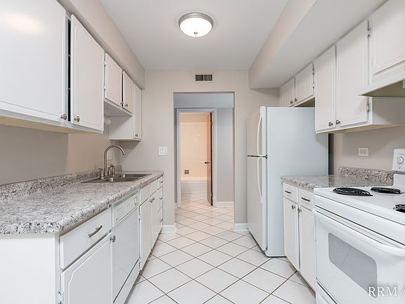 3rd image of 144 W Park Ave #109