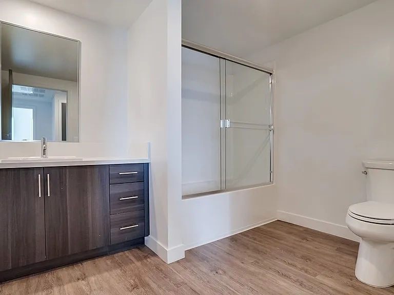6015 Woodman Ave #201 — Photo 25