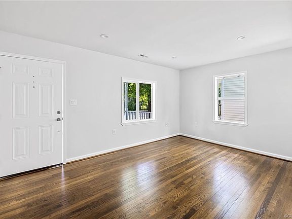 4th image of 702 Hill Top Dr