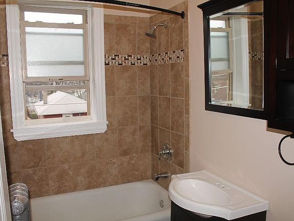 4th image of 818 S Austin Blvd APT 3E