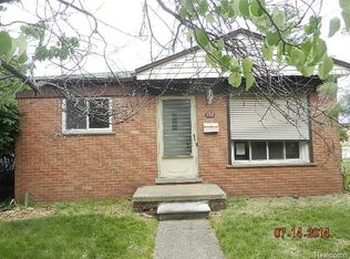 153 E Mahan Ave, Hazel Park, MI 48030